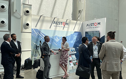 Assistance technique sur le stand VR d'Alstom lors du salon suisse Swissrail Mobility Day.