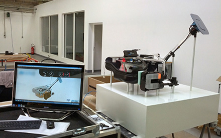 L’application permettait de contrôler la maquette physique et affichait des effets visuels.